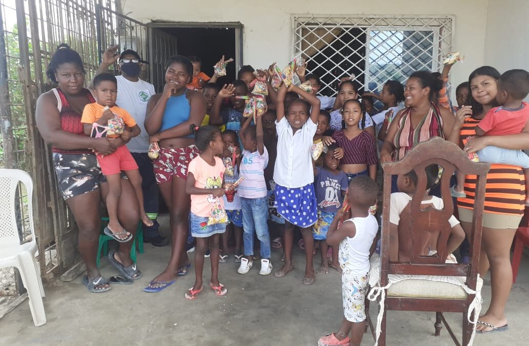 Entrega de fundas de caramelos y agasajo navideño