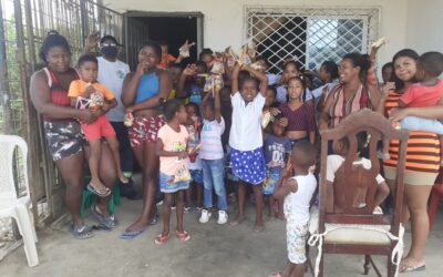 Entrega de fundas de caramelos y agasajo navideño
